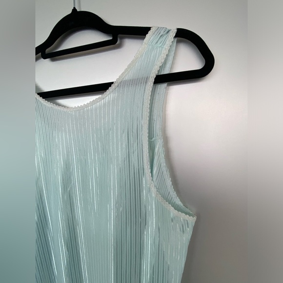 Beautiful Vintage Nightgown and Robe set - Picture 7 of 10